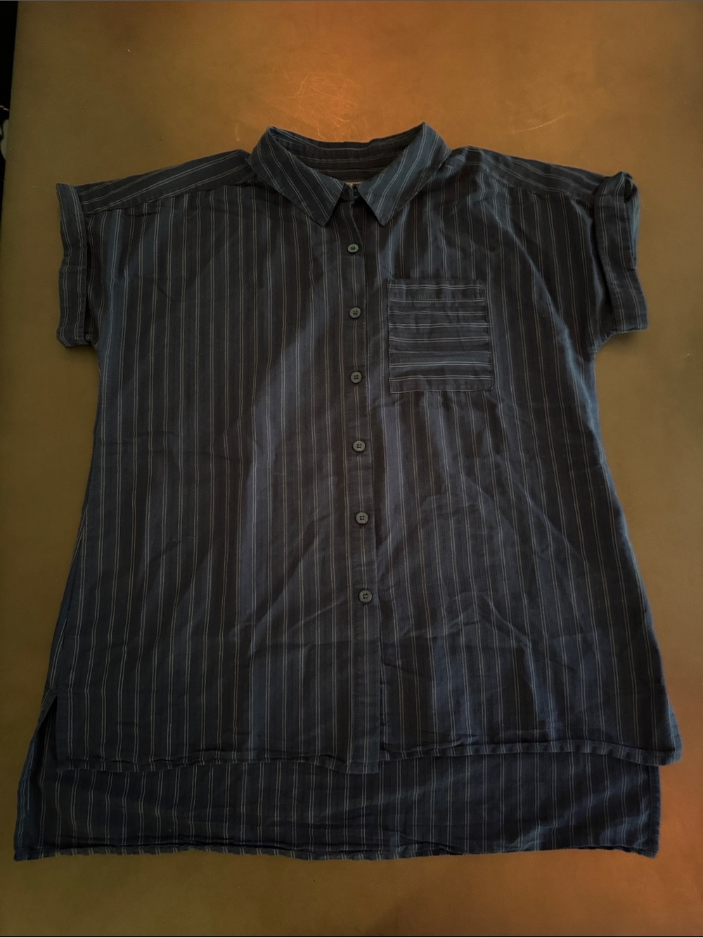 Casual Women's Short-Sleeve Button-Down Shirt in Navy Stripe